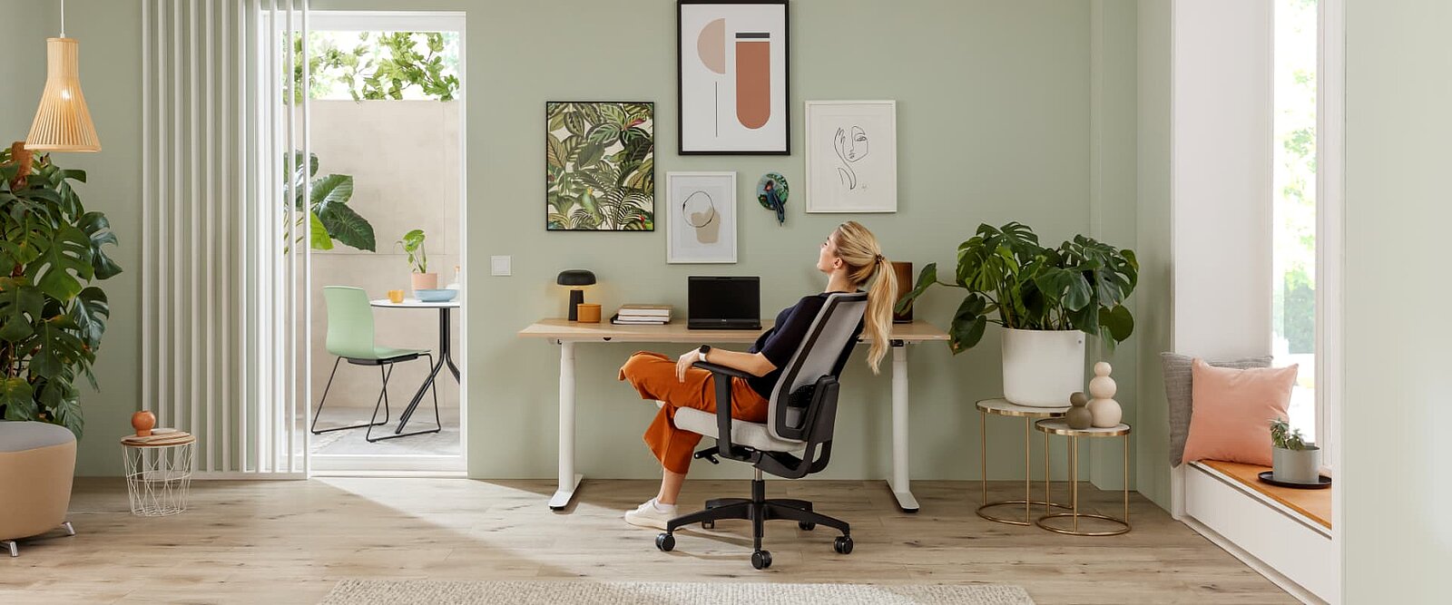 Indeed mesh with a breathable mesh backrest will also blend into any living space with ease.